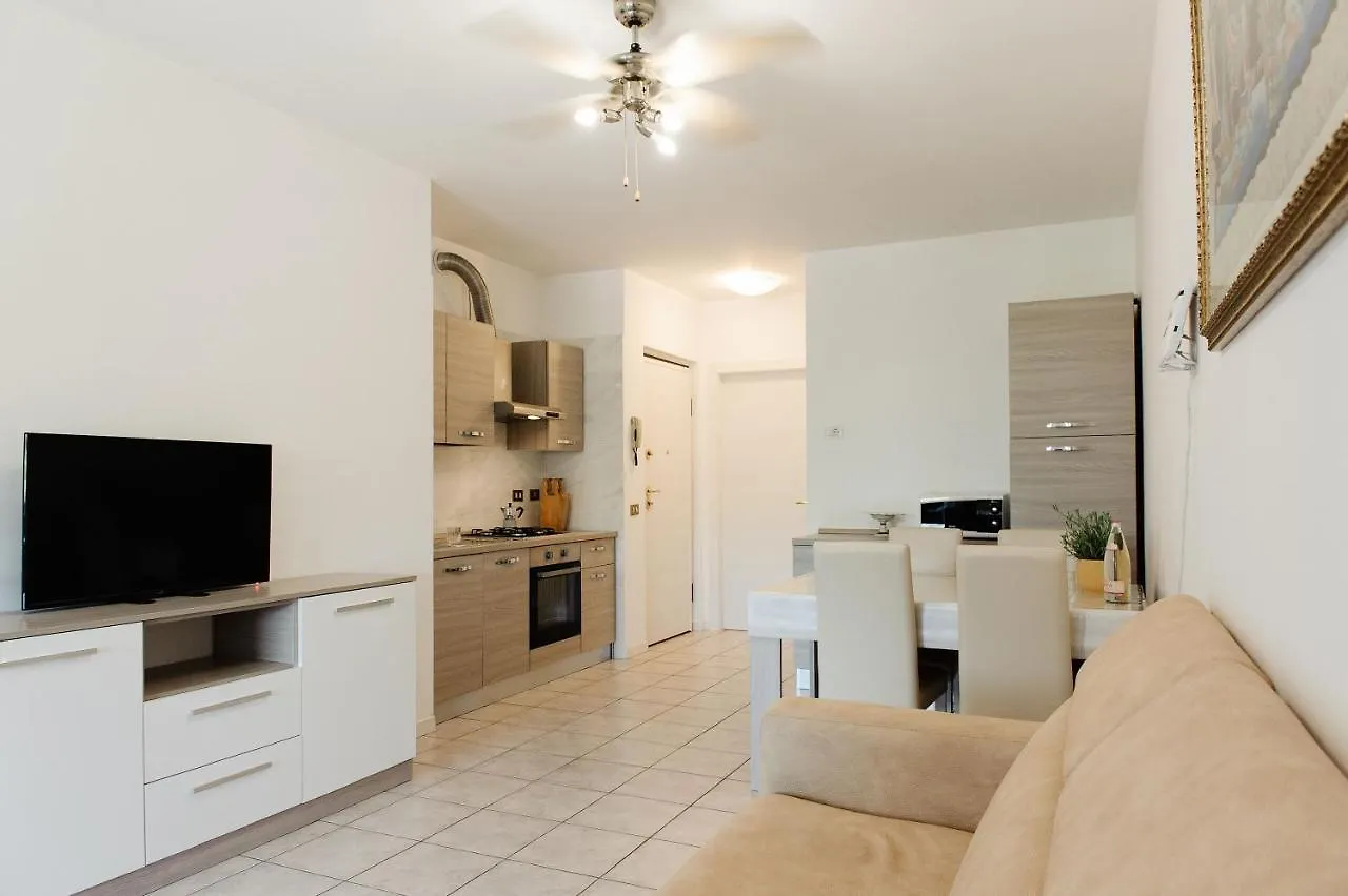 Appartamento Afrodite Desenzano del Garda 0*,